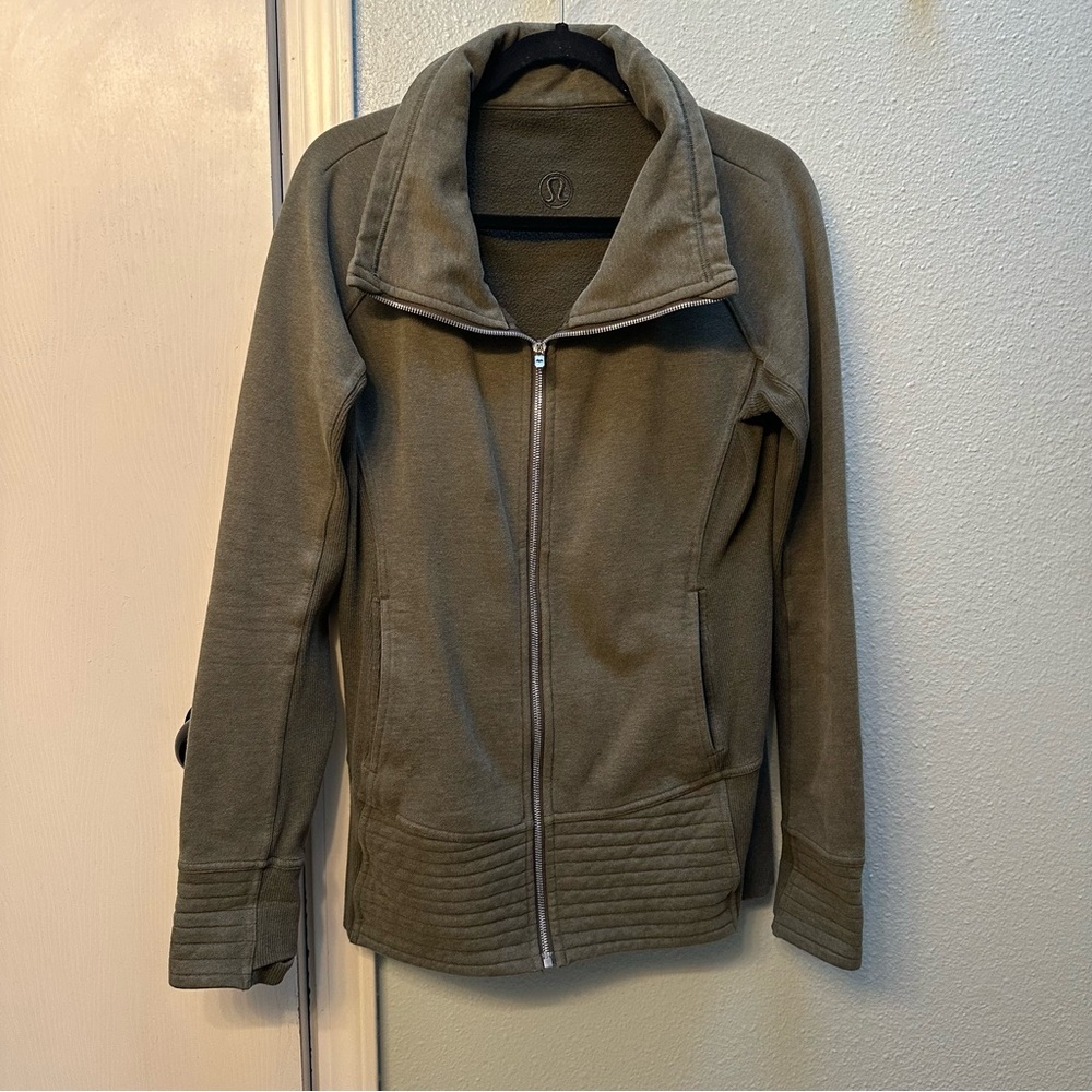 Lululemon Athletica Olive Radiant Jacket II Size 10